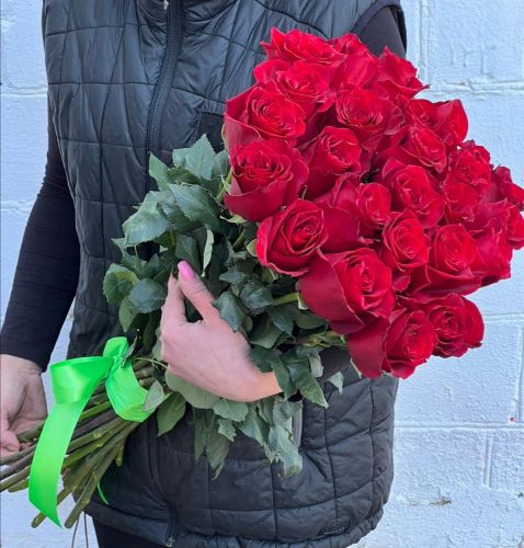 "Севилья"- букет из красных роз с доставкой по городу по Амурской области